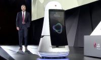 lg-airport-robot